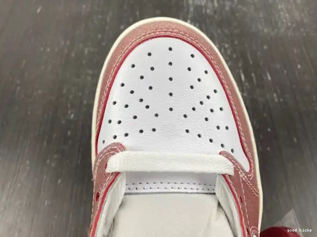 ROOM FN0432-017 'RED TROPHY X JORDAN OG AIR 1 LOW BLACK' 0326